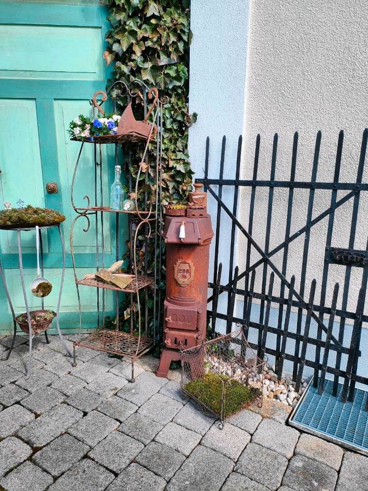 Zaun Gartenzaun schmiedeeisen geschmiedet antik alt rostig in Mindelheim