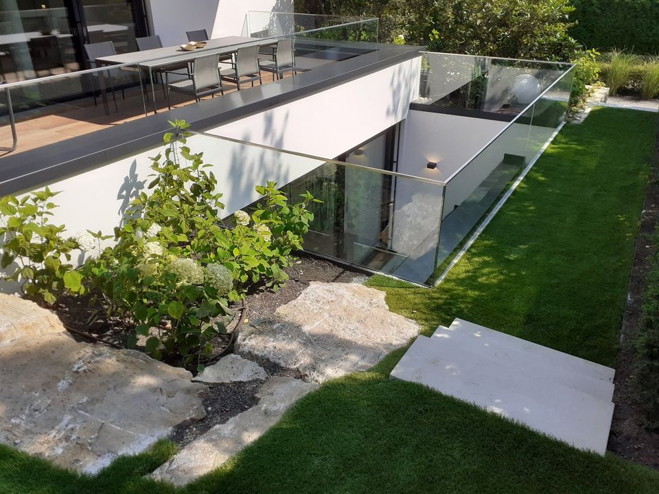 Kunstrasen Garten Balkon Terrasse verlegen Landscaping Unterbau in Hofheim am Taunus