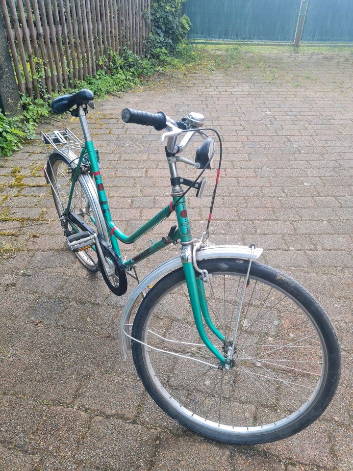 Diamand Damenfahrrad - Originalzustand DDR - fahrbereit - grün in Dresden