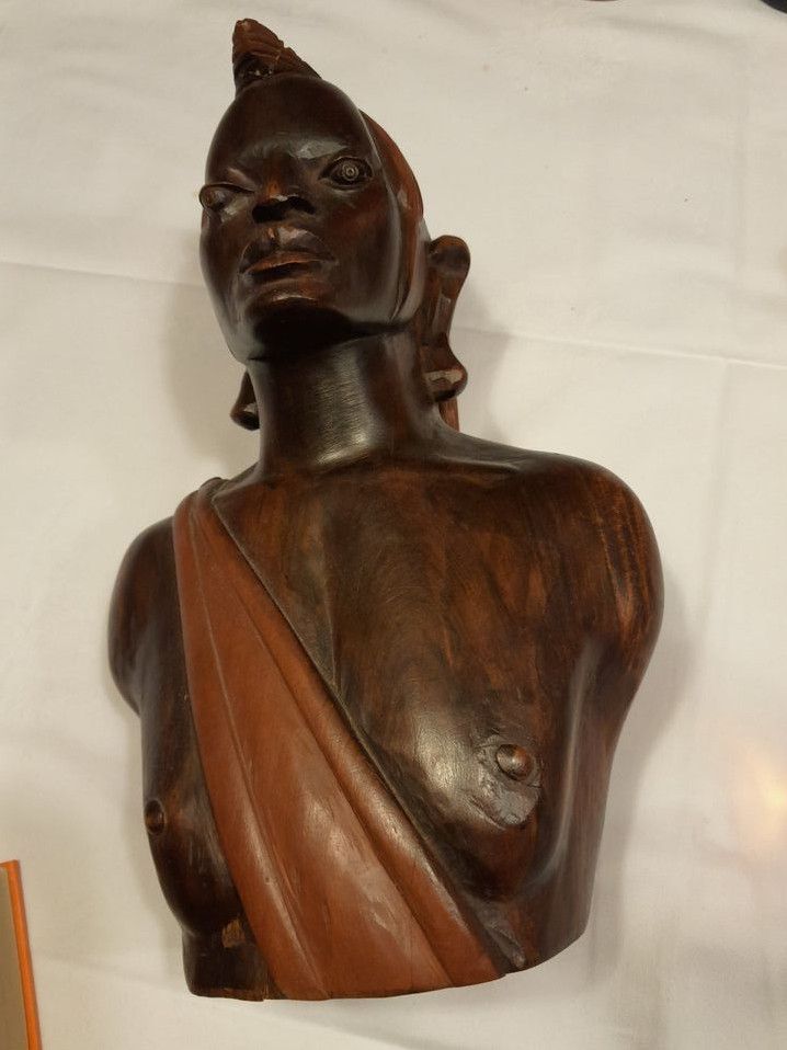 Afrikanische Holzfigur in Gettorf