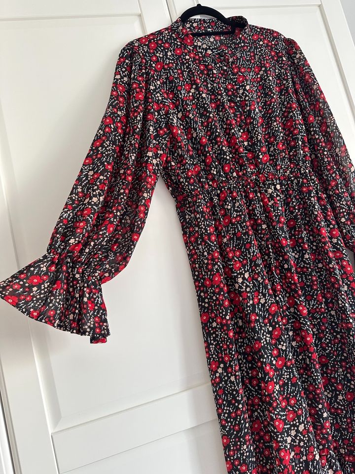 Sommerkleid Maxikleid mit Blumen schwarz rot mit Gürtel in Mannheim