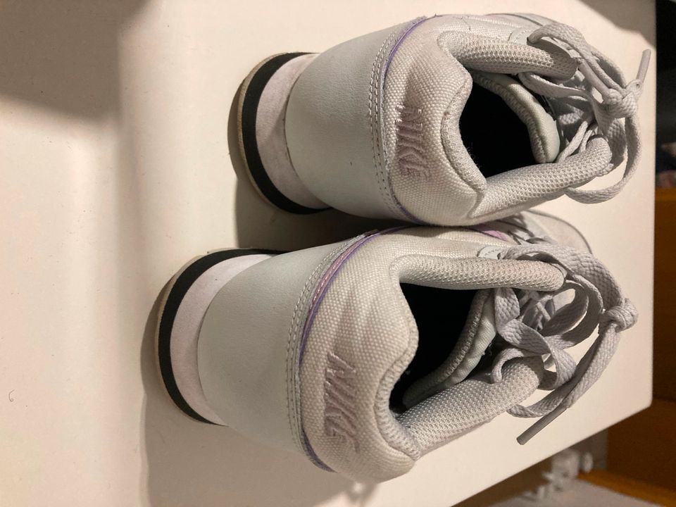 SNEAKER FÜR KINDER NIKE MD RUNNER 2 Gr.35 iced lilac in Frankfurt am Main