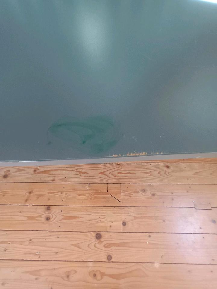 Hochbett mit integrierter Schreibtischplatte IKEA SVÄRTA+Matratze in Biedenkopf