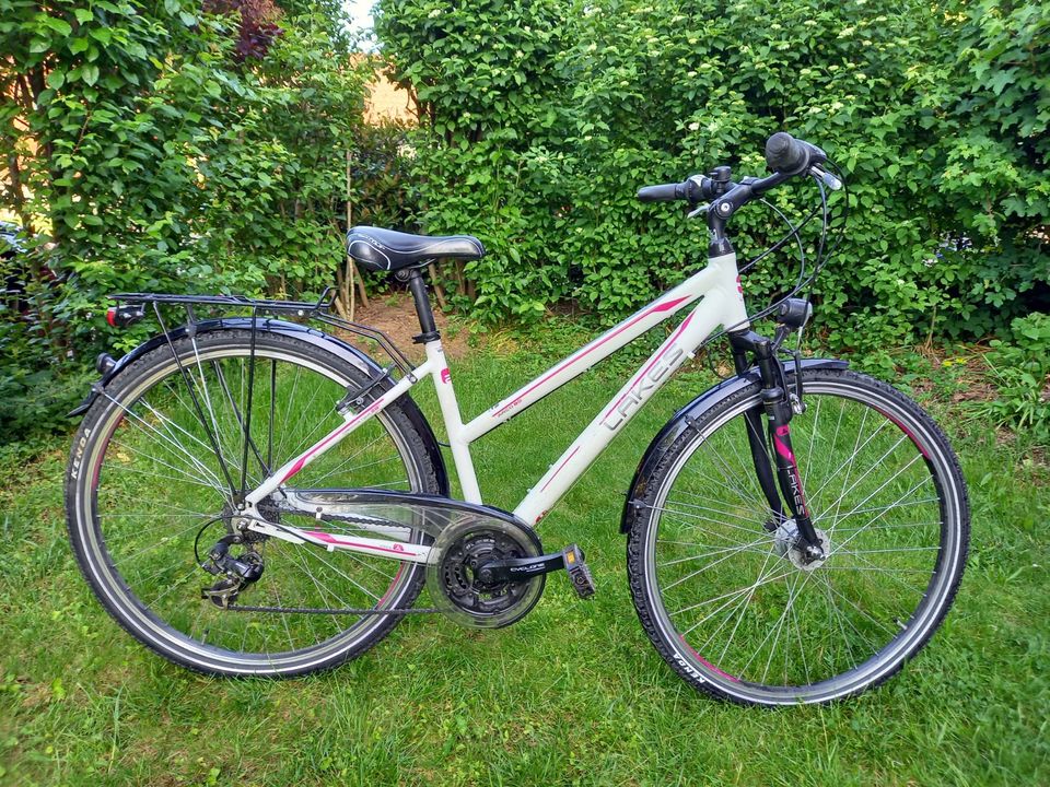 Damen Fahrrad  28'' - muss repariert werden in Esslingen