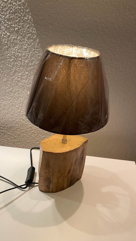 Lampe / Tischlampe / Wohnzimmer / Deko Holz Handarbeit NEU in Berlin