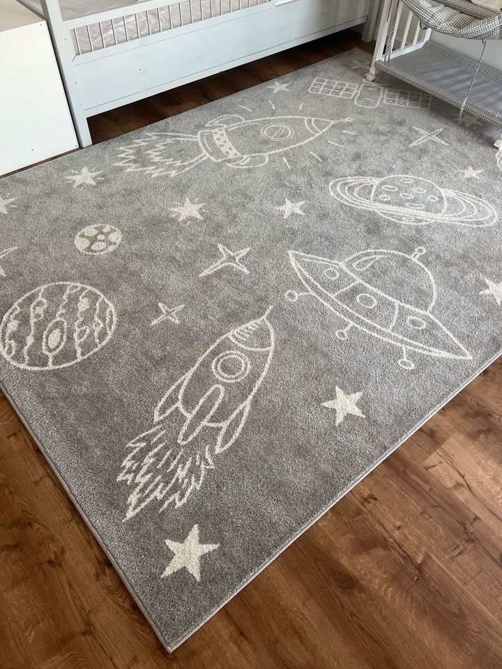 Kinderteppich groß grau mit Sternen und Raketen 320x200 cm TOP in Kitzingen