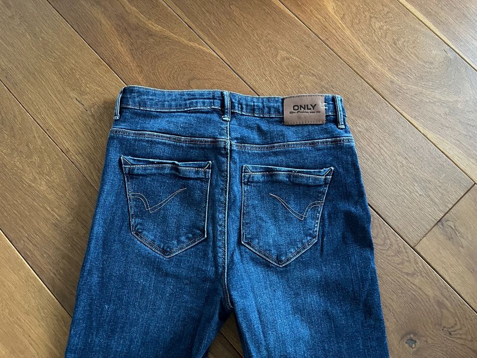 Only High Waist Skinny Jeans, Modell Paola, Gr. M/30, dunkelblau in Kalletal