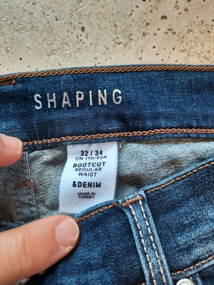 Jeans Bootcut und Shaping W32 L34 in Forbach