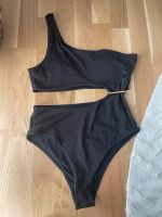 Bikini Schwarz mit gold Accessoires Nordrhein-Westfalen - Herne Vorschau