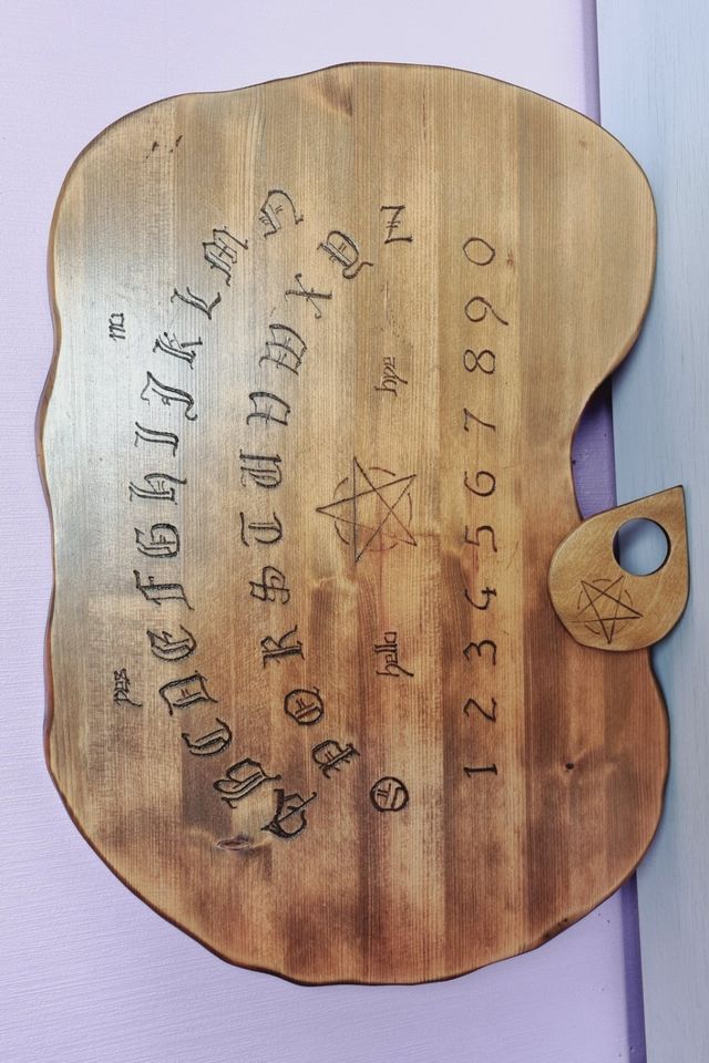 Ouija Board aus Holz mit Pentagramm Planchette Brettspiel Okkulte in Heidelberg