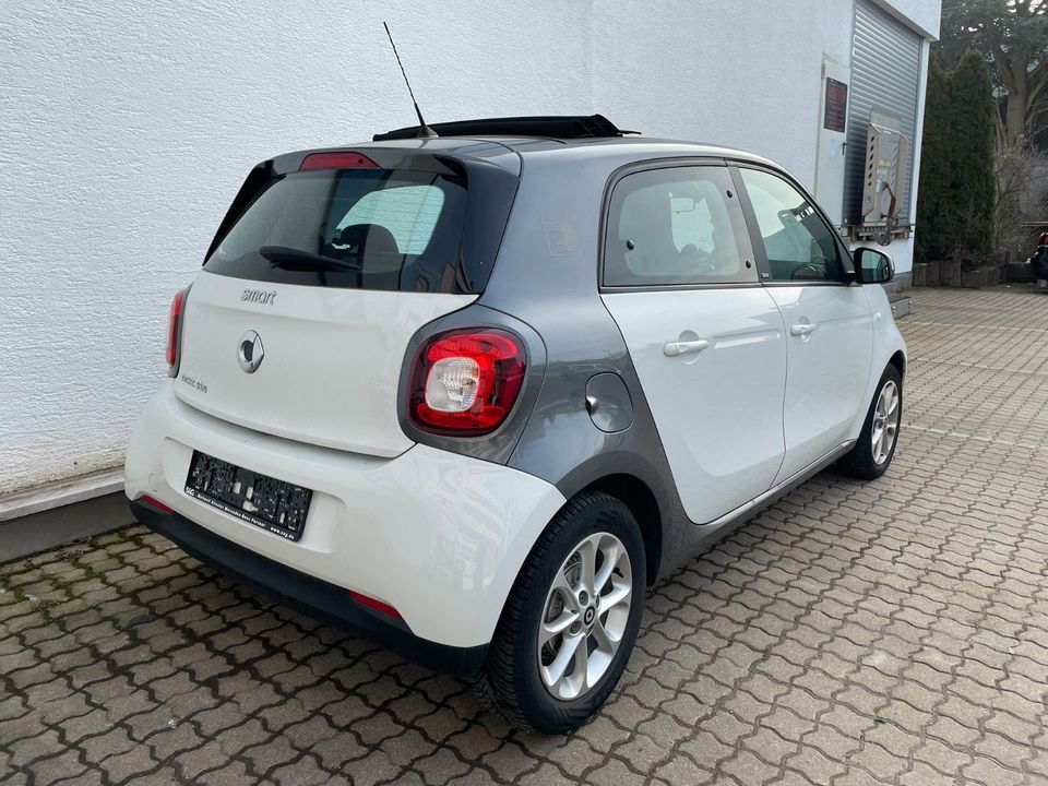 Smart ForFour electric drive / EQ/ Faltdach/Passion in Ditzingen