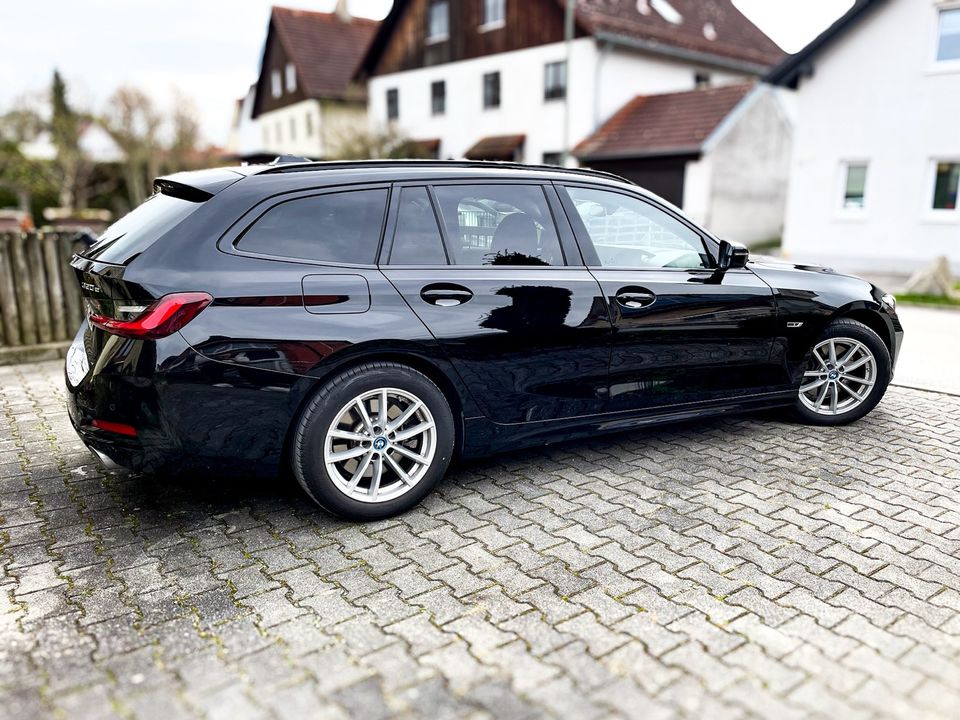 BMW 320e Touring xDrive (Hybrid) PANO/Lrh in München