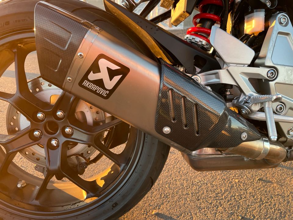 Honda CB1000R SC80 - Akrapovic - 1. Hand - 2390km - Bj. 2019 in Weitefeld