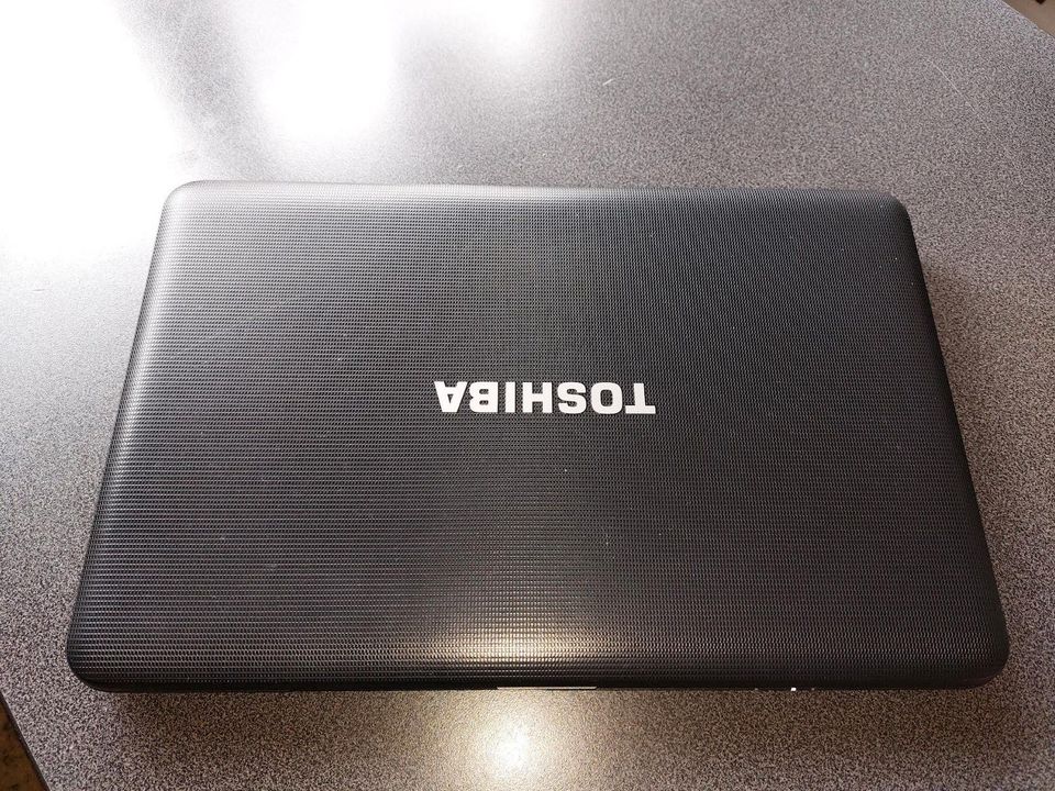 Toshiba Notebook 15,6" / 8 GB RAM / 128GB SSD in Herzogenrath