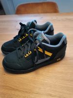 Nike Air Force II Low schwarz gelb 44 Sneaker Bayern - Mainburg Vorschau