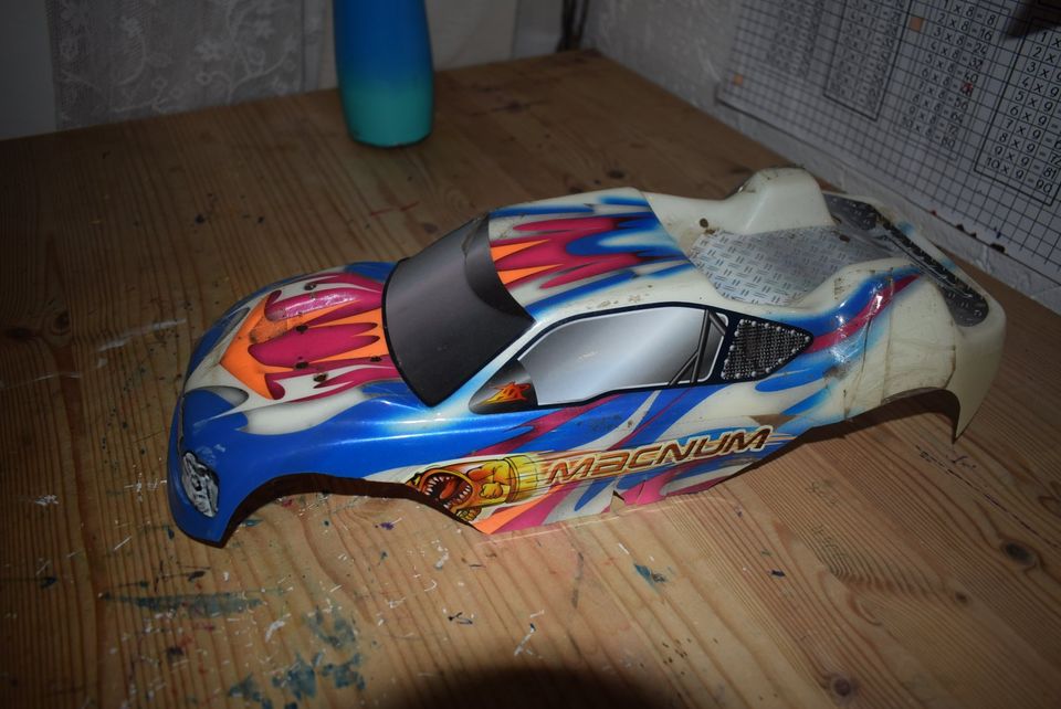 Karo Magnum 1:10 Verkleidung RC LRP Modellbau Tamiya in Taufkirchen (Mühldorf am Inn)