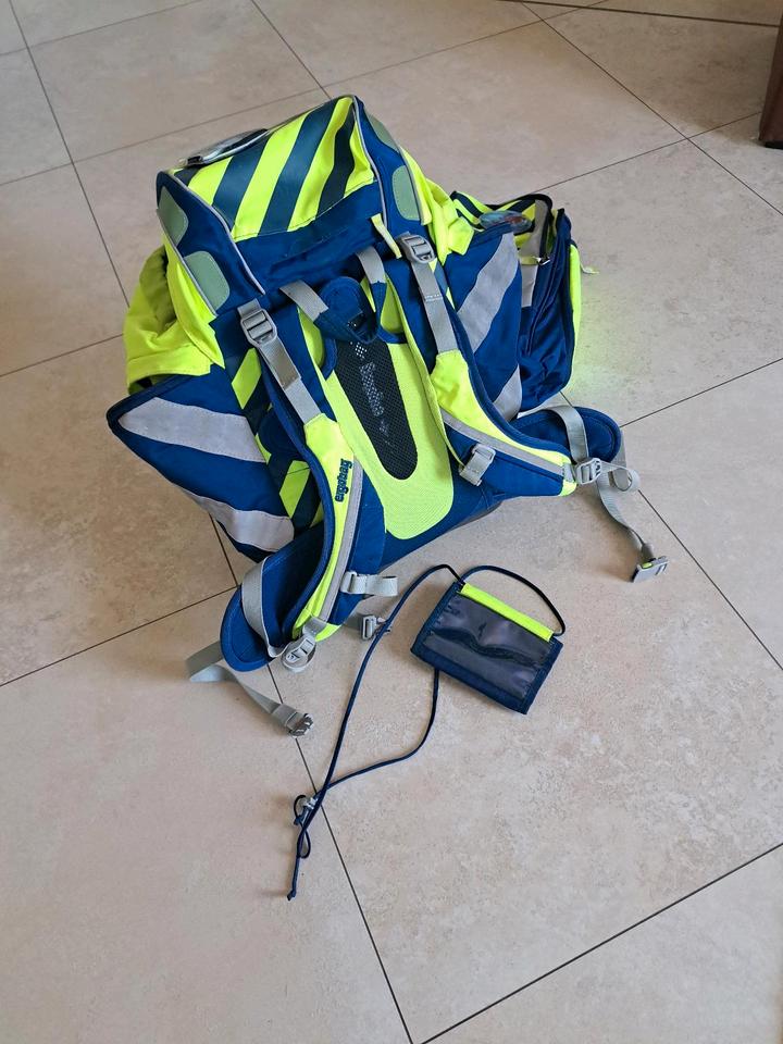 Schultasche von Ergobag mit abnehmbaren Klettbildern in Traitsching