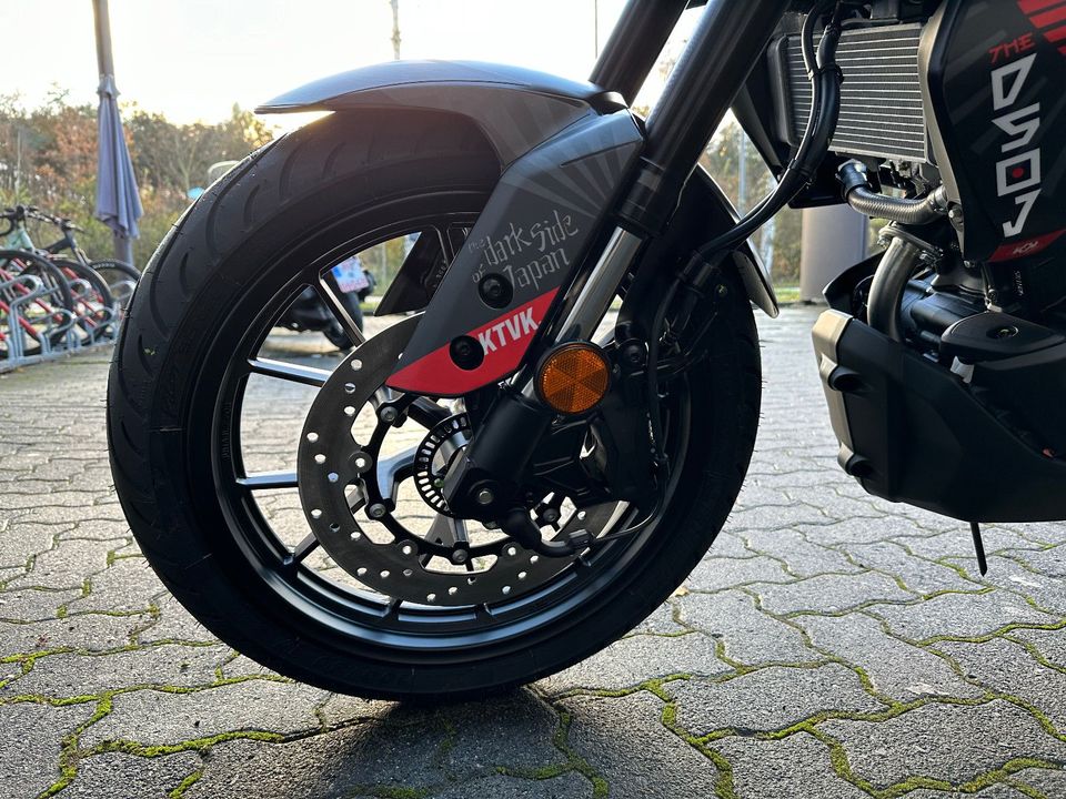 Yamaha MT-125 MT 125 Dark Side Akrapovic Zub. 2500.-€ in Hanau