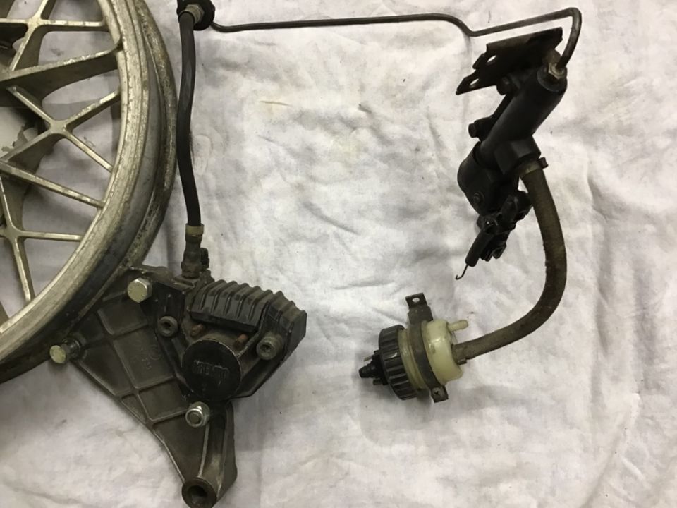 BMW RT Hinterrad;  Bremsscheibe und kompl. Bremssattel Brembo in Börger