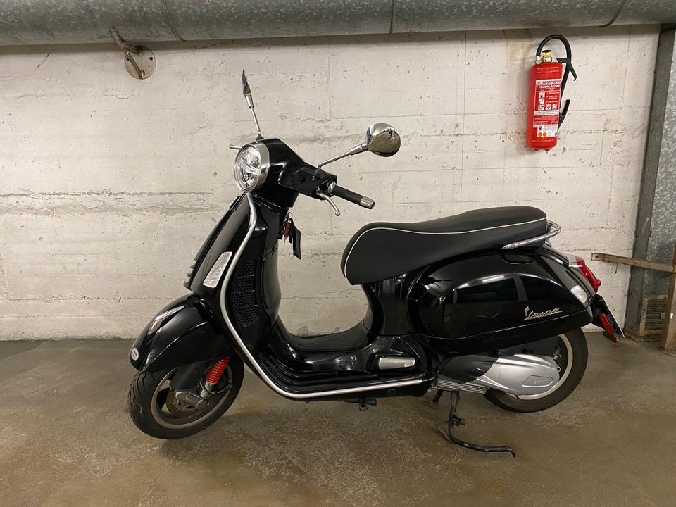 Vespa GTS 300 in Wiesbaden