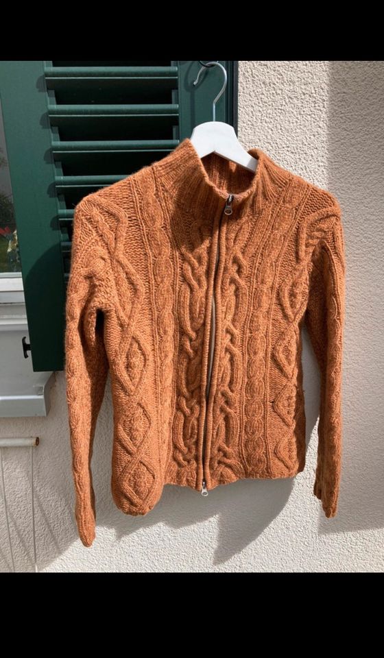 Kaschmir-Strickjacke mit Zopfmuster in München