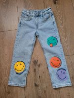 H&M Jeans Gr. 110 Hose Blau Smiley bunt Niedersachsen - Wetschen Vorschau