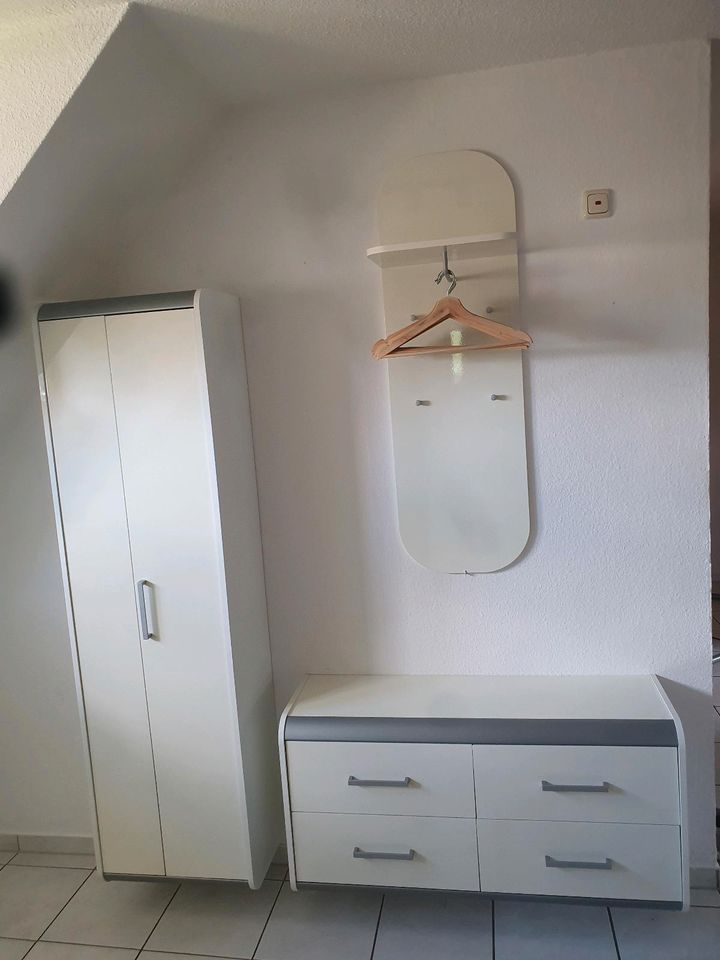 Garderobe mit Spiegel - 4 teilig / Flur Möbel / Eingangsbereich in Wildeshausen