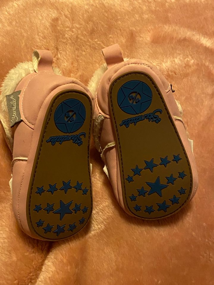 Neu Sterntaler Baby Schuhe Krabbelschuhe Pantoffeln Plüsch 17/18 in Hamburg