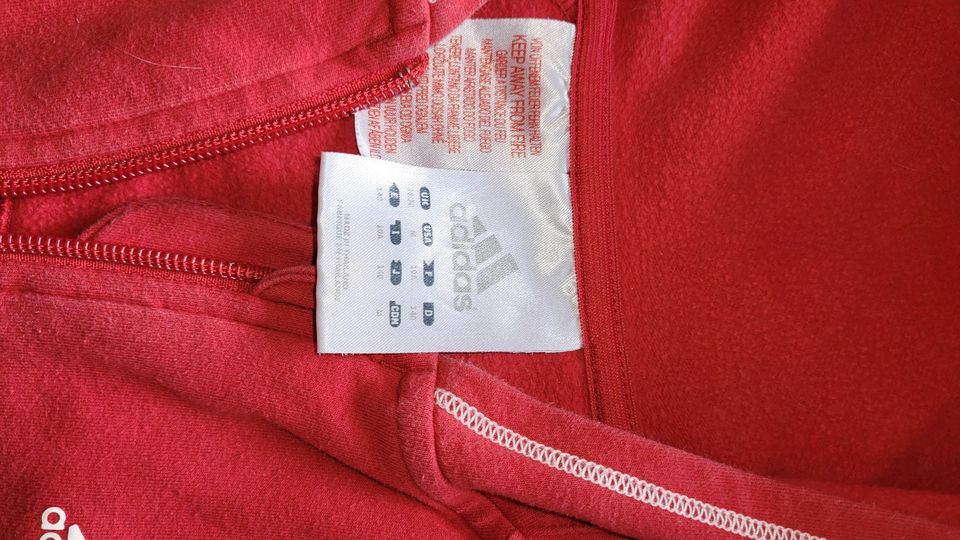 Adidas Jacke rot mit Kapuze Größe 140 in Berlin