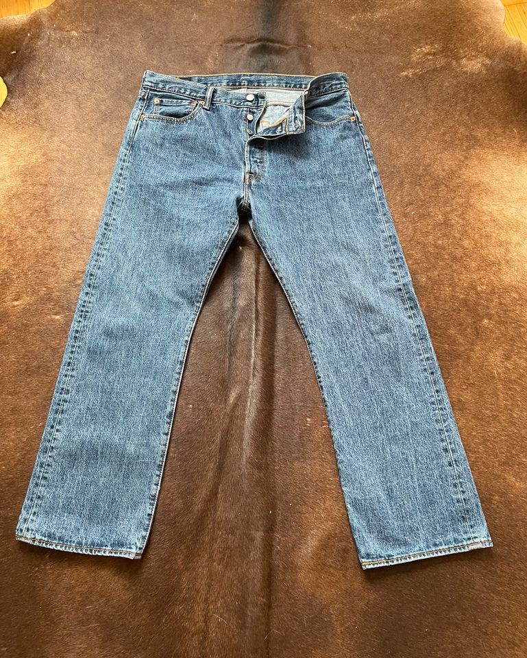 Lewis Herren Jeans Größe 36/29 neuwertig 501 in Mainz