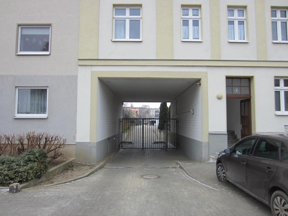 30,-€ SP oder 60,-€ Garage gesicherter Platz in Halberstadt in Halberstadt