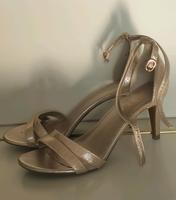 Sandalen Gold Ballschuhe Tanzschule high heels Niedersachsen - Reppenstedt Vorschau