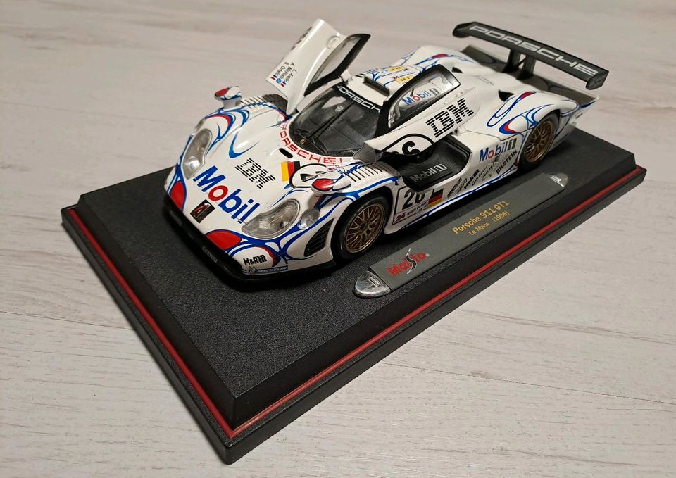 Porsche 911 GT1 1998 Le Mans Siegerfahrzeug 1:18 in Annaberg-Buchholz