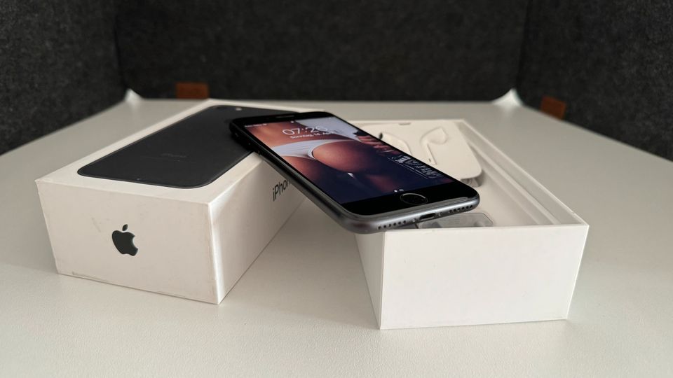 iPhone 7, schwarz, 32GB (MN8X2ZD/A) – OVP – Sehr guter Zustand in Lüdenscheid