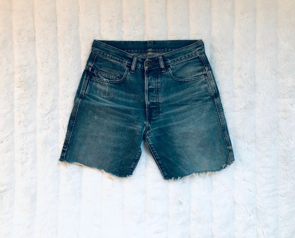 Diesel Vintage Jeansshorts Größe 30 in Strehla