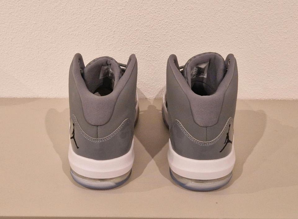 Air Jordan Max Aura Grau Gr. 43 Basketballschuhe Nike - NEU! in Kirchardt