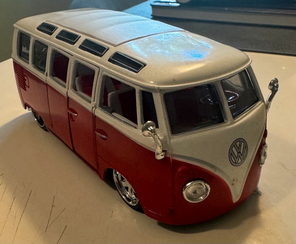 Modellauto VW Van Samba 1:26 in Hennigsdorf