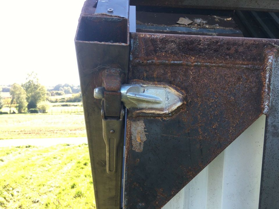 Kipper Anhänger, Einachser, Dreiseitenkipper Hackschnitzel, Holz in Laubach