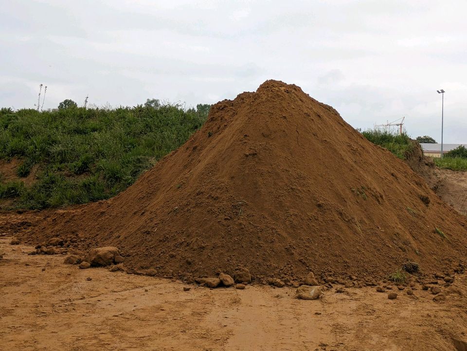 Frischer Erdaushub, Sand, Füllmaterial, Auffüllmaterial 150m³ in Langquaid