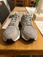 TURNSCHUHE SNEAKER SPORTSCHUHE MANGO WEISS GRAU GR. 40 Frankfurt am Main - Sachsenhausen Vorschau