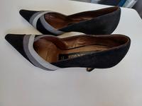 Peter Kaiser Pumps, schwarz mit grauen Streifen, Gr. 38 Hessen - Bad Vilbel Vorschau