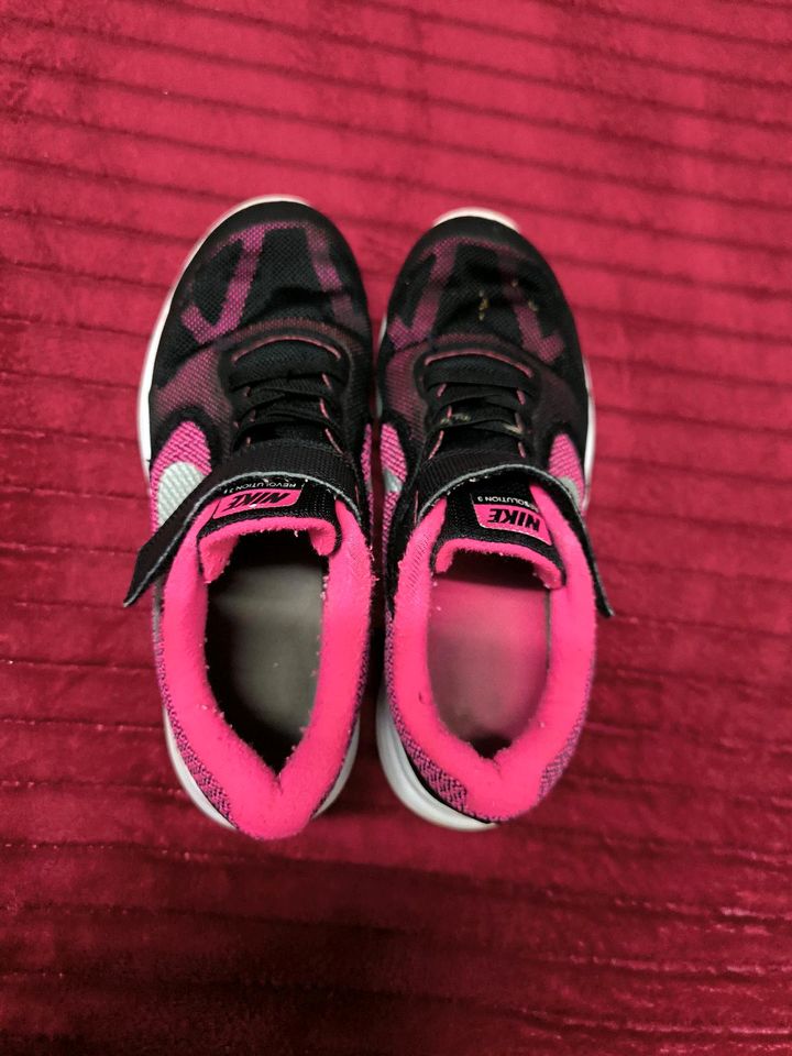 Nike Mädchen Schuhe in Essen