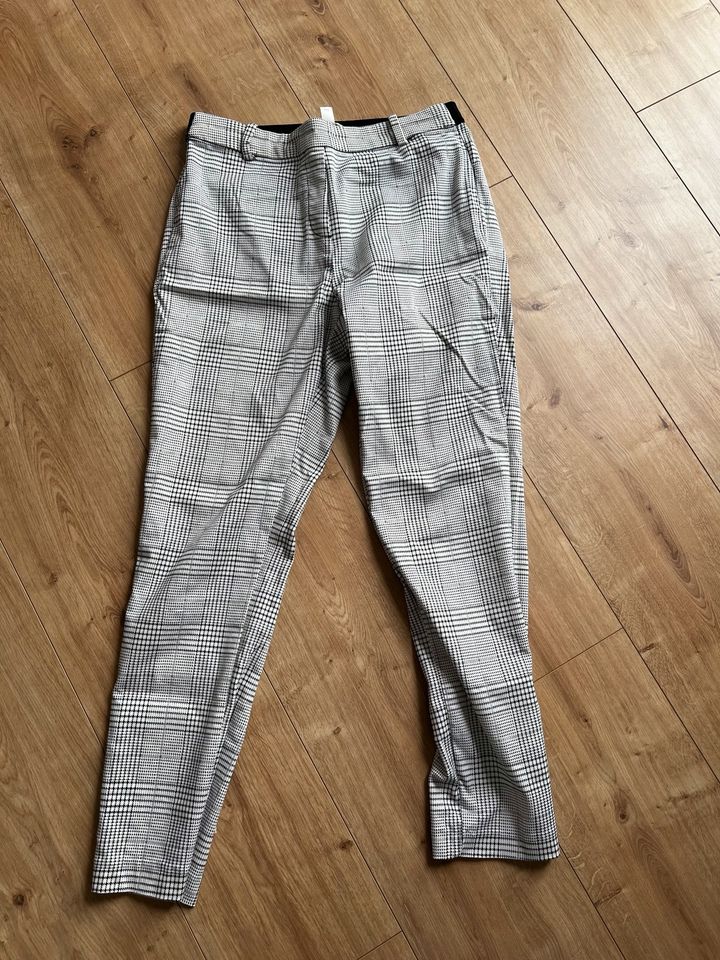 Verschiedene (Jeans-)Hosen in Ebsdorfergrund