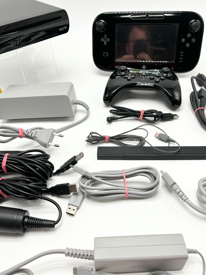 Nintendo WiiU Konsole schwarz inkl. Controller & 2 Mikrofone WUP- in Filderstadt