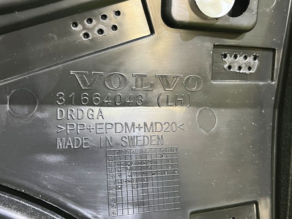 Volvo XC40 Türverkleidung Tür Leiste Zierleiste hinten vorne R L in  Eimsbüttel - Hamburg Stellingen, Ersatz- & Reparaturteile