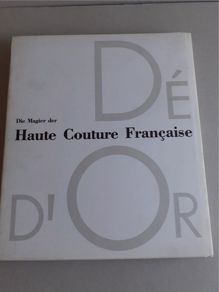 DIE MAGIER DER HAUTE COUTURE FRANCE, GEBUNDEN, VINTAGE in Hamburg