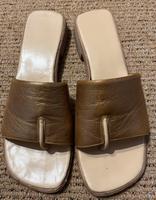 Dianette/Pantolette goldfarben Unisa Gr. 40 Bayern - Rehau Vorschau