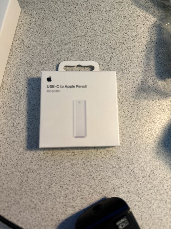 Apple pen 1. Gen (Lightning Cable Anschluss) mit USB-C Adapter in Ingolstadt