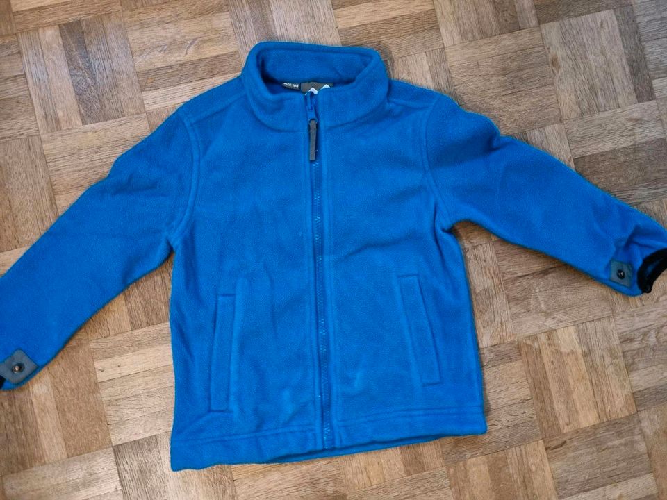Pullis hoodie fleece Jacke Pullover kinderkleidung in Augsburg