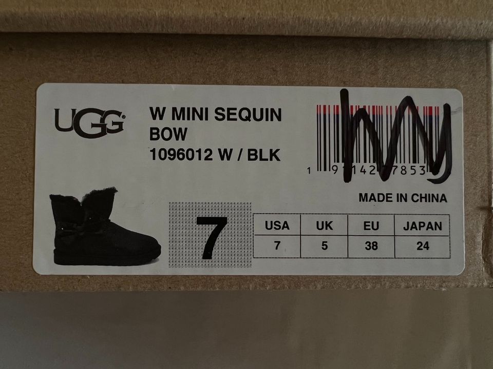 Ugg Boots Gr. 38 Schwarz / Schleife / Pailletten in Hamburg